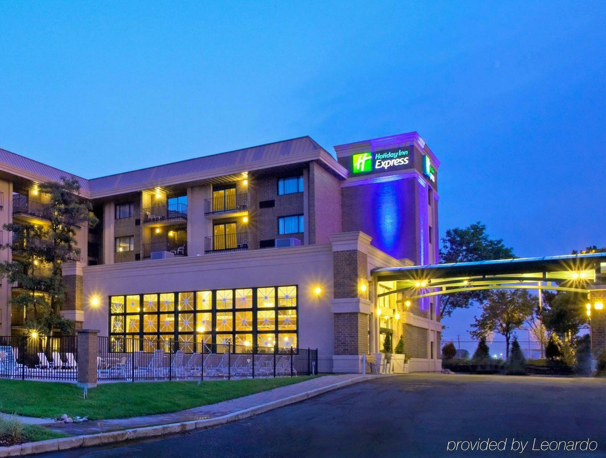 ホリデイ イン エクスプレス ショームバーグ ローリング メドウズ Rolling Meadows エクステリア 写真